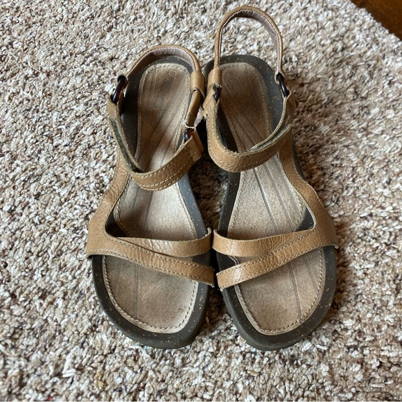 Teva Cabrillo Strappy Sandals Women's Brown Leather Size 6 Heel - Picture 2 of 6